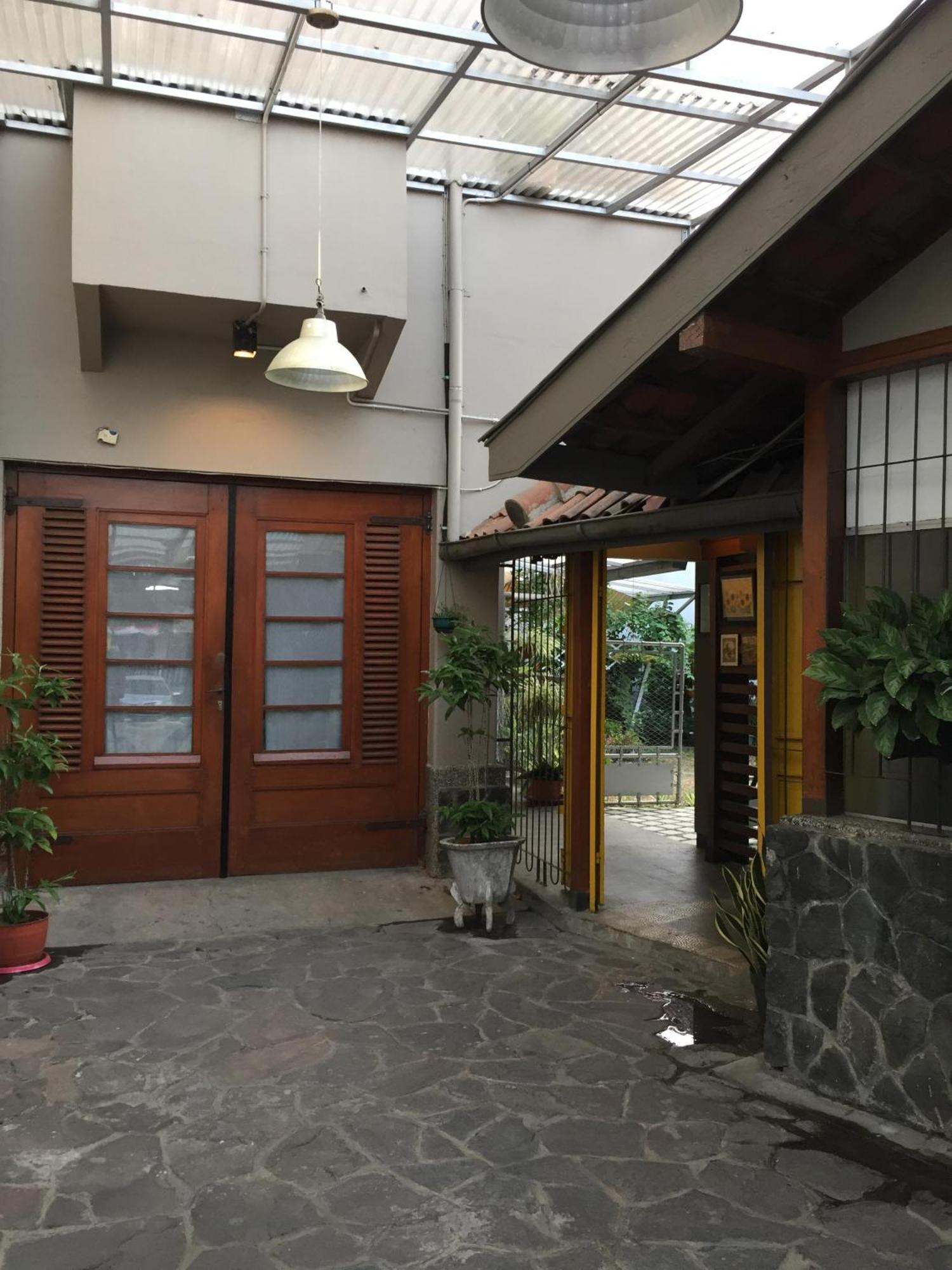 De Riau Guesthouse Bandung Exterior photo